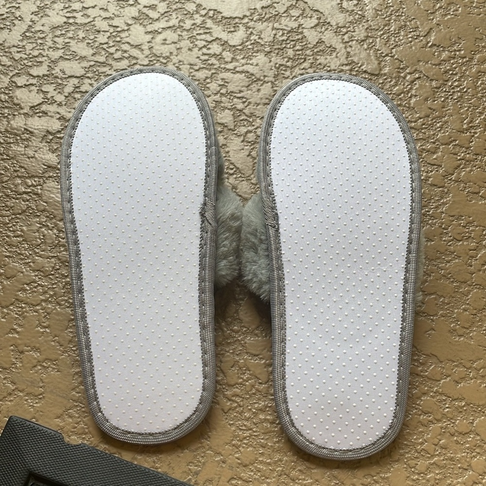 Gray Fuzzy Slides NEW - Picture 2 of 5